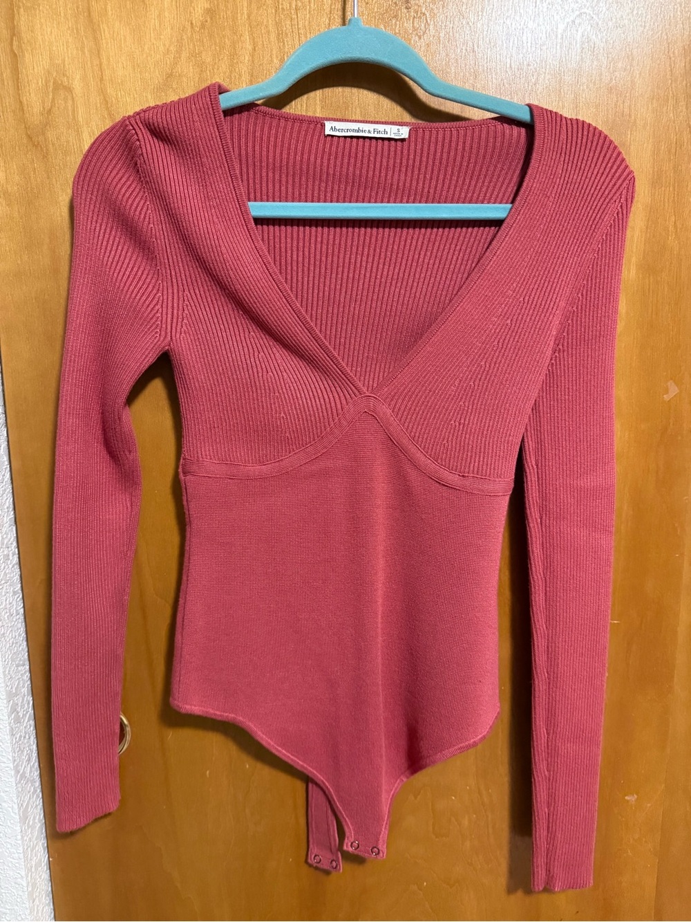 Abercrombie & Fitch Rose-Pink Ribbed V-Neck Long-Sleeve Bodysuit Sweater